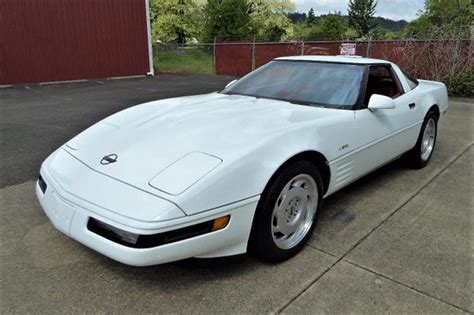 Classic White 1984 Chevrolet Corvette