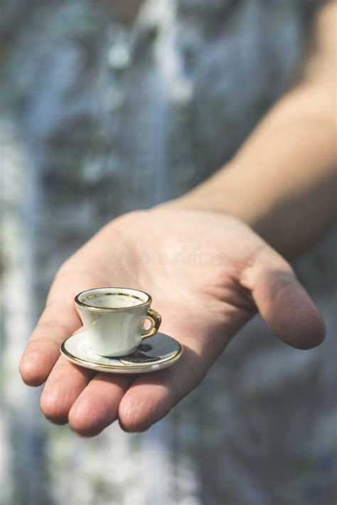 Hand Hold Small Cup Of Coffee Stock Image Image Of Sunlight Coffee