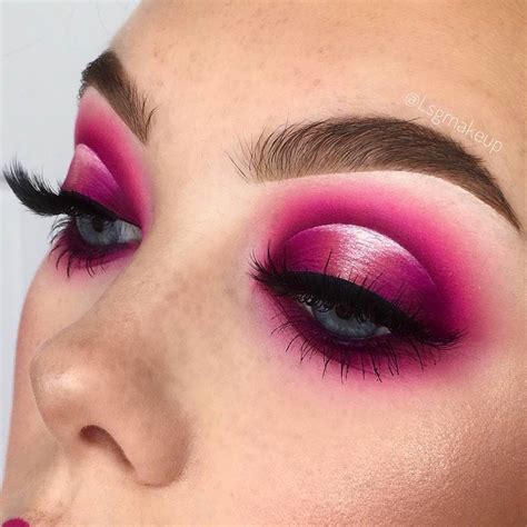 Holen sie sich ein 6.507 zweites glamorous bright eye makeup, women's stockvideo mit 29.97fps. 5️⃣ pink looks💕 which is ur fave💗 MU | Halo eye makeup ...