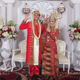 Foto rumah panggung bugis makassar dengan dinding warna hijau. "Sewa Busana Betawi dot Com" I Ph. 085211711318 atau 087776761152 dan 081297046330: Baju abang ...