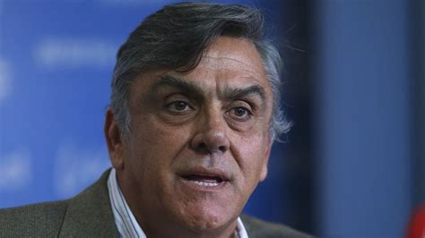 Vecinos acuden en su ayuda. Pablo Longueira fue citado a declarar por el caso Corpesca ...