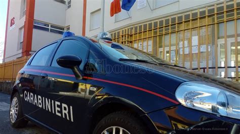 Denunciato il datore di lavoro, si difende dicendo prima che sono finte, poi che glie lo hanno chiesto addirittura gli operai.tre giorni dopo, gli opera. Telecamera nascosta nei bagni della scuola, indagato un ...