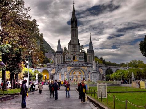 Centro escolar bilingüe concertado perteneciente a la red de centros educativos amor de dios. Fotos de Lourdes: Imágenes y fotografías