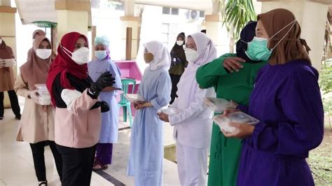 Eva Dwiana Walikota Bandar Lampung Semangati Para Nakes Di Rumah Sakit