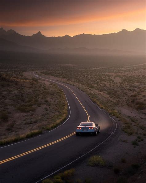 Sunset Drives Through The Mojave Desert Op Corvette