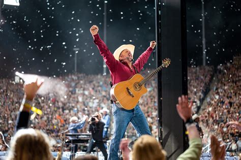 Garth Brooks Announces One Night Only Concert Event At 300 Drive In