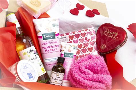 Egal ob du auf der suche nach einem muttertagsgeschenk für die beste mama bist, ihr einen schönen muttertag organisieren. Das Muttertagsgeschenk - Die Happy Muttertagsbox - HAPPY ...