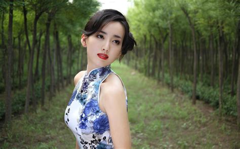 hú yǐng yí asian brunette model girl wallpaper 003 2560x1600 wallpaper juicy wallpapers