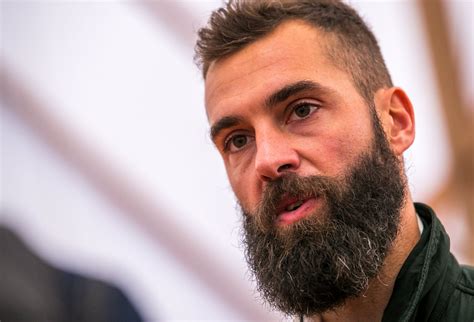 El tenista francés benoit paire protagonizó esta semana una imagen que indigna al mundo del tenis en los minutos finales de su partido del open de oui, en couple avec un certain thibault sur le tournage de l'émission, julie bertin a par la suite annoncé son célibat. Tennis. Benoît Paire en couple avec la candidate de ...