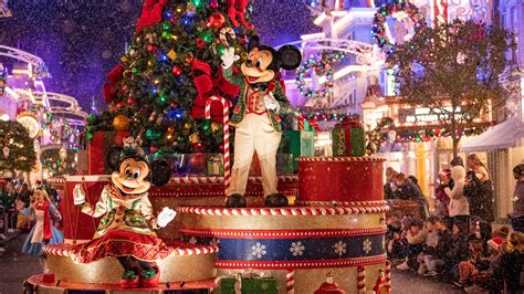 Ultimate Guide To Disney Worlds Mickeys Very Merry Christmas Party