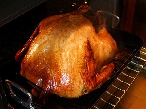 Fire up your grill and cook a whole chicken with these times and weights in mind: How Long to Cook a Turkey Per Pound
