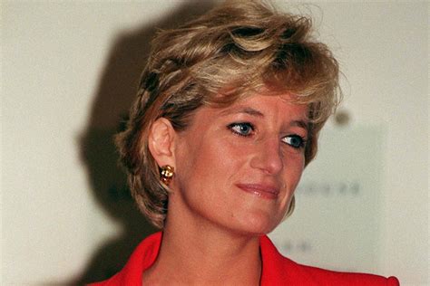 Princess Dianas Dresses Go On Display At New Kensington Palace Exhibition London Evening