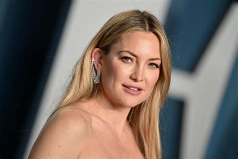 Kate Hudson 43 Poses Topless On Instagram