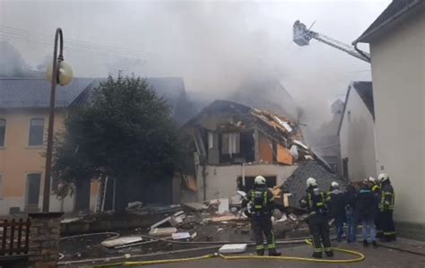 Quartu, die explosion im haus, die möglicherweise durch einen rohrbruch verursacht wurde. Haus explodiert in Arzbach - Ein Schwerverletzter | BEN-Kurier