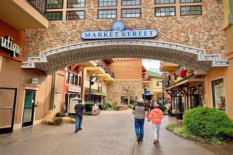 Top 4 Unique Stores In Pigeon Forge And Gatlinburg You Need To Visit