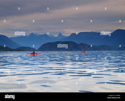 Canada Kayaking Mountains Hi Res Stock Photography And Images Alamy