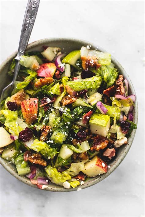 Four traditional falafel cakes on a bed of mixed greens, topped with red onion. Pin by Sharon Stephens on Salad in 2020 | Autumn salad, Delicious salads, Soup and salad