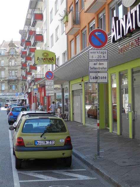 Das parken hat in erster linie auf gekennzeichneten parkflächen zu erfolgen und es muss grundsätzlich auf dem rechten seitenstreifen geparkt werden. ZZ Ladezone - Verkehrstalk-Foren