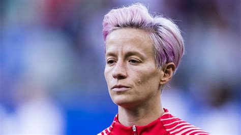 100 sekunden waren gespielt, als die überragende megan rapinoe sich nach einem eckball an der torauslinie durchsetzte und nur abby wambach auf. Donald Trump schießt gegen US-Fußballerin Megan Rapinoe ...