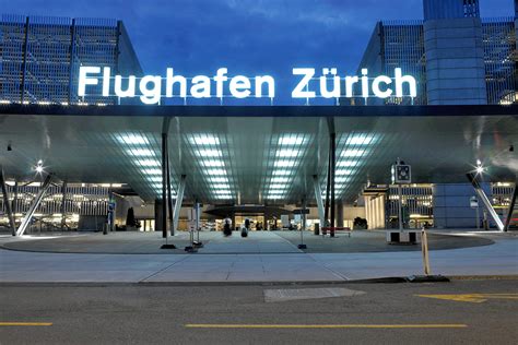 Entdecke ihn jetzt online mit. Flughafen Zürich: Knapp 7% mehr Passagiere als im Juli ...