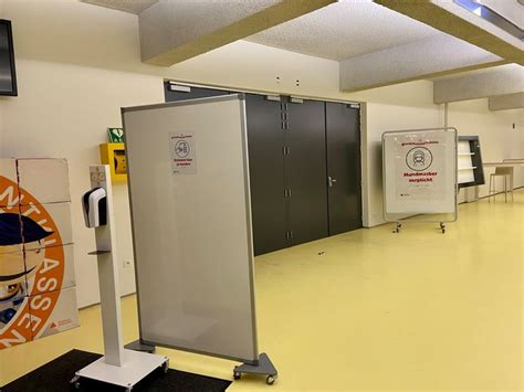 Maar soms komen mensen niet opdagen voor hun afspraak en dan heeft het vaccinatiecentrum een. Standenbouwer bouwt mee aan vaccinatiecentrum Voorkempen ...