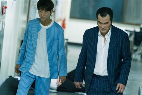 Lee Joon Gi And Choi Min Soo Fight Their Way Through A Hospital In Lawless Lawyer Soompi