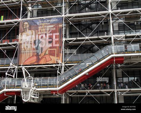 Centre Pompidou National Museum Of Modern Artbeaubourgparisfrance