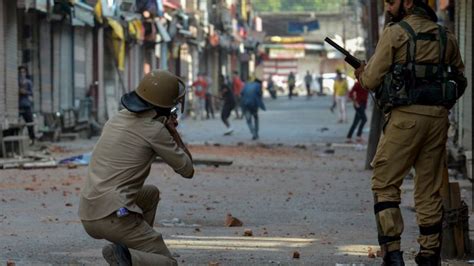 In Pictures Kashmirs Curfew Schools Bbc News