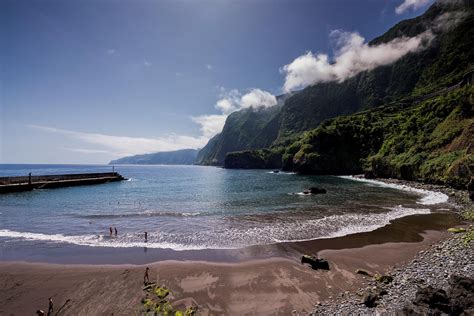 No trajeto, o ecomuseu municipal do seixal tem as portas dos seus espaços museológicos abertas, para que os visitantes possam entrar numa viagem pela história do território, experienciar saberes. 4 PRAIAS DE AREIA NA ILHA DA MADEIRA - Madeira All Year