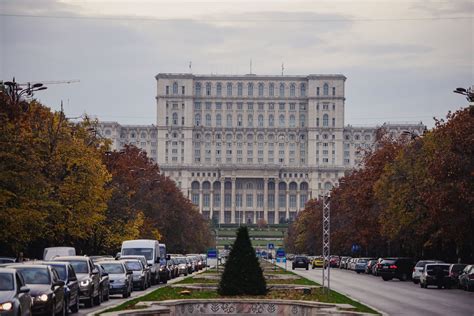 Romanian Government Falls, Bringing Snap Elections Closer