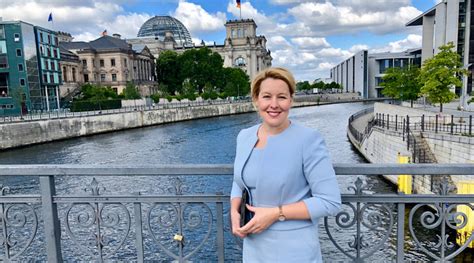 Bundesministerin für familie, senioren, frauen und jugend. Digitale Diskussion mit Franziska Giffey zu den Folgen der ...