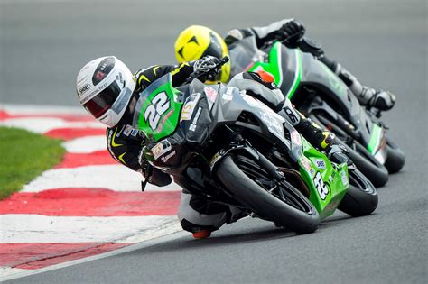 irish superbike racing refreshed team109 all set for highland fling in knockhill bennetts