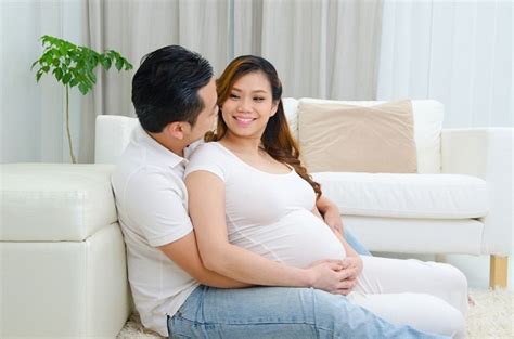 Ada yang berbentuk kontrasepsi sampai berbagai asupan hormonal yang dimasukkan ke dalam tubuh. Tips Buat Suami: Begini Cara Memijat Istrimu yang Sedang ...