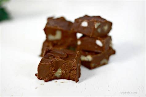 Five minute microwave fudge is a quick and sinfully delicious homemade fudge recipe. Phoebe's Fantastic Microwave Fudge (That Cooks in 5 Minutes Flat!) | Foodlets