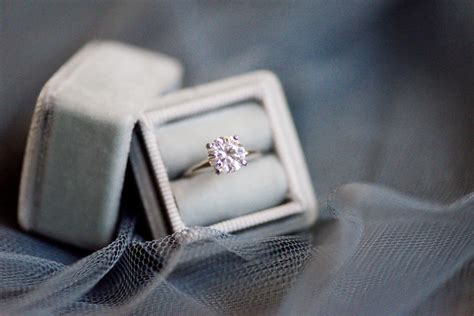 5 Engagement And Wedding Ring Shots To Spark Your Creativity