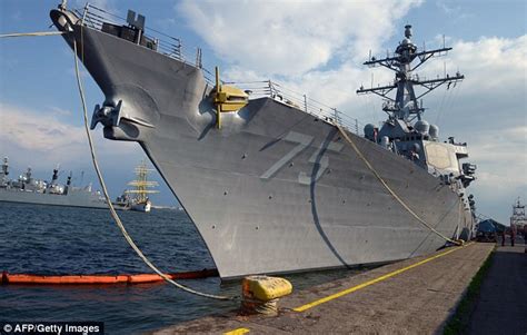 Russian Fighter Jet Provocatively Passed U S Navy Destroyer In Black