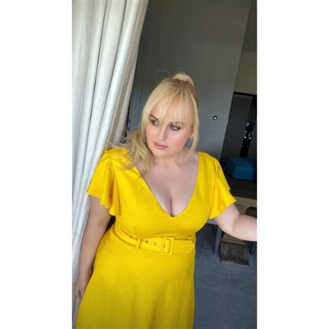 Rebel Wilson Shows Off Slim Waist Models Her Angles In Yellow Dress