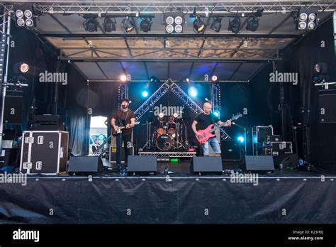 Rock Band Stage Stock Photos And Rock Band Stage Stock Images Alamy