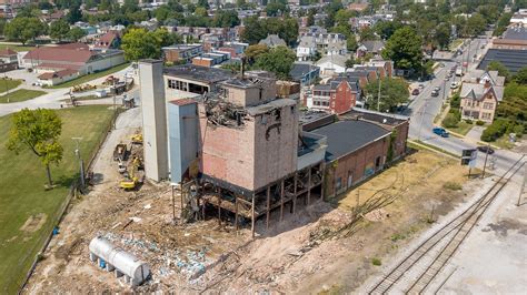 'Eyesore': Old grain elevator near York Expo Center being demolished