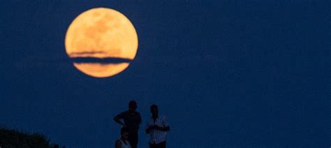 Supermoon In Photos The Biggest Brightest Moon In 68 Years