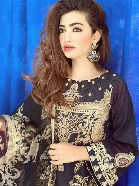 Pin By 𝐐𝐮𝐧𝐨𝐨𝐭 𝐀𝐥𝐢 On Dpz Pakistani Models Women Pakistani Dresses
