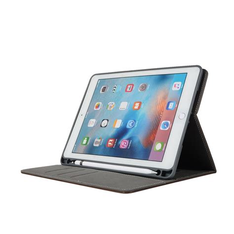 Find out how well it compares in this video. iPad 9.7 (2017 / 2018) leren case / hoes bruin met Apple ...