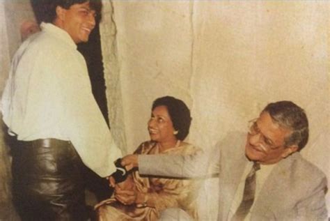 Shah Rukh Khans Father In Law Passes Away Actor In Delhi With Wife Gauri Entertainment
