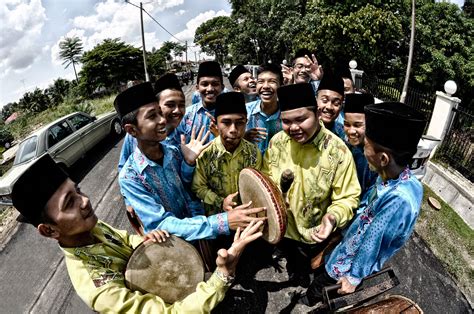 Malaysian culture weddings. | Malay wedding, Culture, Wedding photography