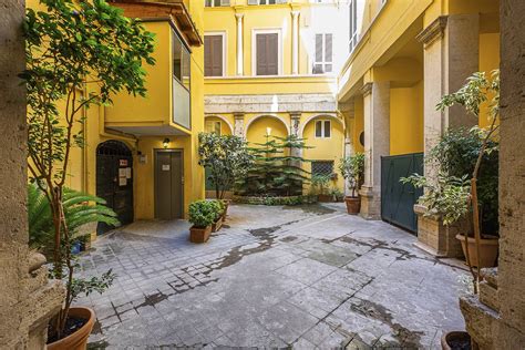 Il nostro obiettivo è quello di offrire un servizio eccellente ed un elevato livello di professionalità nel trattare immobili di prestigio Appartamento di lusso in vendita a Roma Piazza Del gesu ...