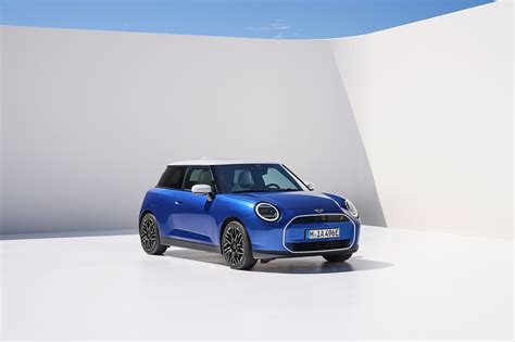2025 Mini Cooper Launched With Two Electric Variants Cooper Se Belts