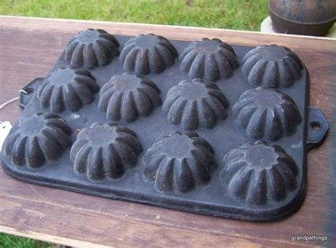 Vtg roshco no trump muffin pan hearts clubs diamonds spades cast iron bakeware. Antique Turk's Head Cast Iron 12 Muffin Pan - Antiques