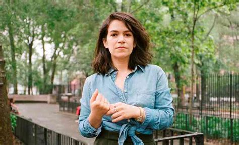 Abbi Jacobson Net Worth Height Age Career Bio And More