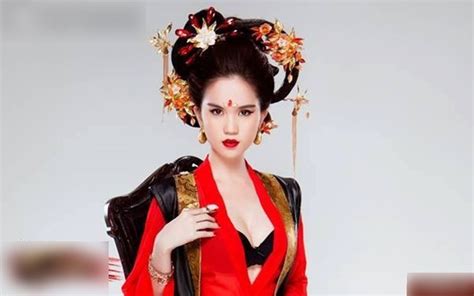 Truyện thuộc thể loại truyện dành cho người trên 18 tuổi. Ngọc Trinh hóa Võ Tắc Thiên mà ngỡ Bạch Cốt Tinh