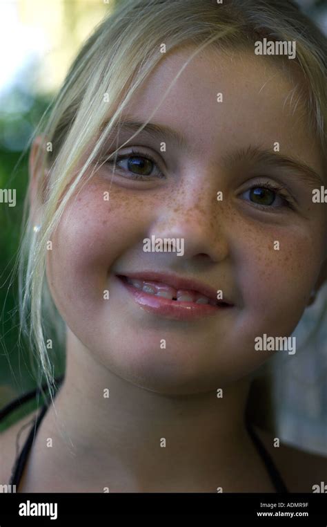 Portrait Freckled Girl 5 10 Years Hi Res Stock Photography And Images